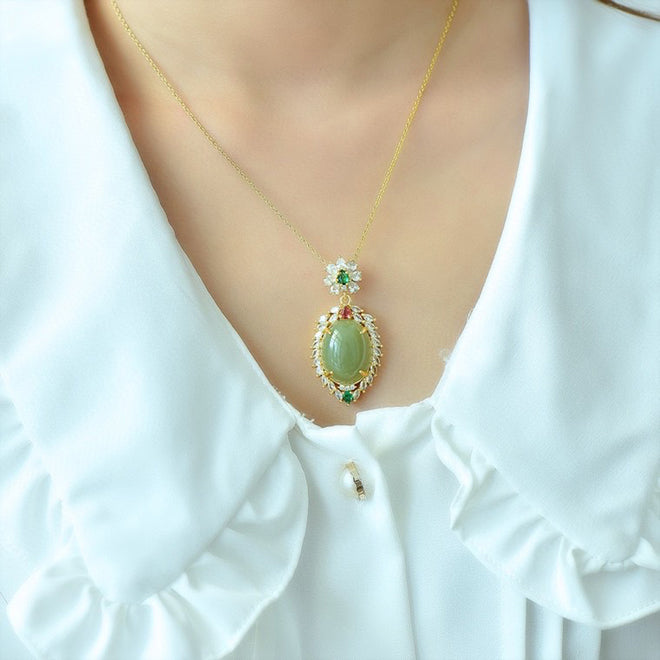 "Snowflake-Topped Pendant Necklace: Verdant Hetian Jade Accented with Ruby and Zircon Petals—An Elegant and Luxurious Design Comes with a beautiful gift box