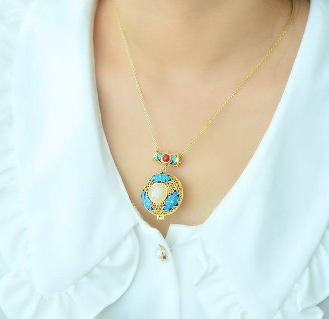 etian Jade and Gold Openwork Enamel Sachet Pendant Necklace – A Classic, Luxurious Collector's Piece Suitable as a precious keepsake gift.