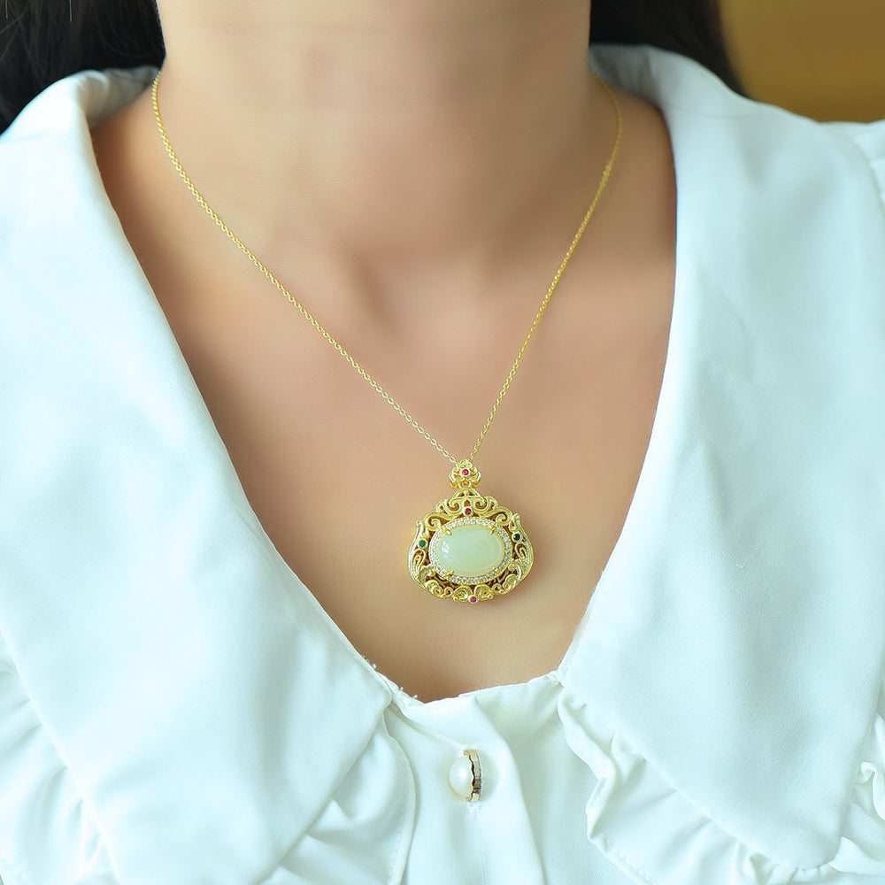 18K Gold Necklace Featuring a Hetian Jade Pendant Set in an Openwork Frame with Auspicious Cloud and Scroll Patterns, Accented with Rubies