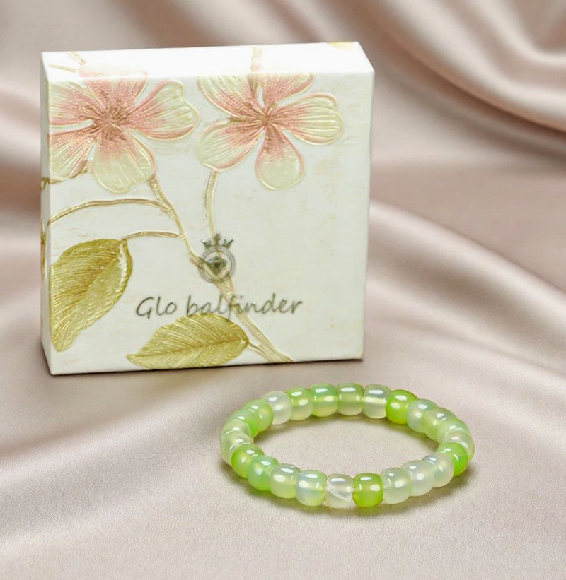 Green cat's eye stone, square barrel-shaped beaded elastic bracelet, translucent cat's eye, fresh and clear light effect, vibrant and lively.