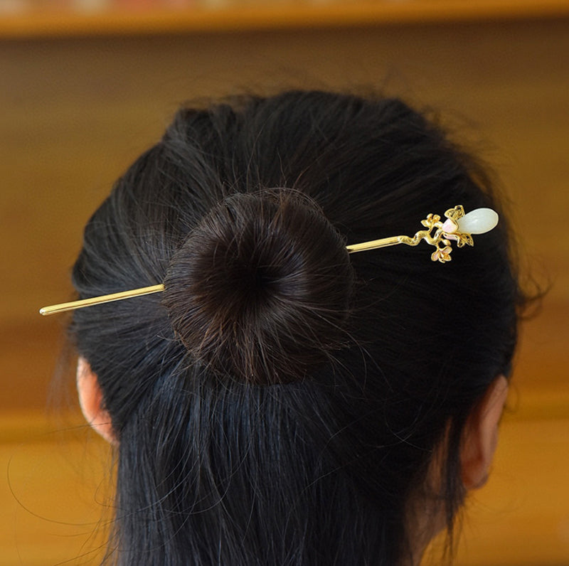 Hetian Jade & Enamel Floral Gold Hairpin (Delicate Thin Gold Stem) – Fresh, Cute, and Classic Hanfu Style Suitable for Hanfu accessories and as gifts.