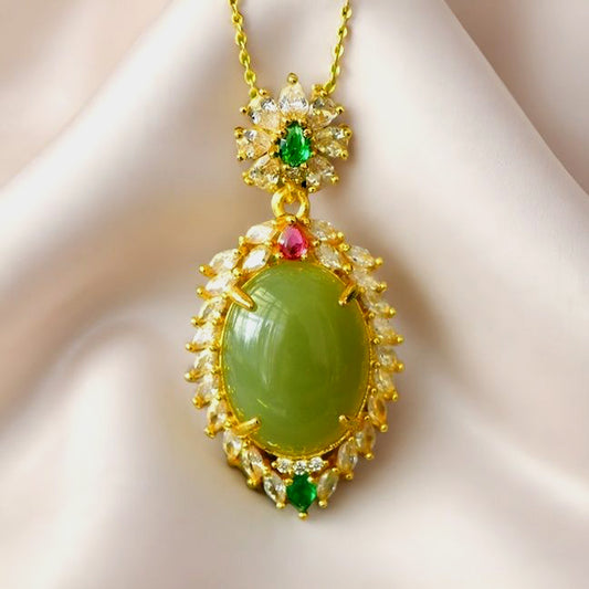 "Snowflake-Topped Pendant Necklace: Verdant Hetian Jade Accented with Ruby and Zircon Petals—An Elegant and Luxurious Design   Comes with a beautiful gift box