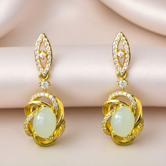 A pair of Hetian jade gold twisted scroll spherical earrings – Hetian jade, noble, elegant, luxurious and grand.