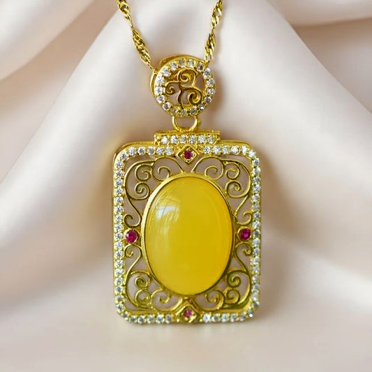 Natural amber with golden cloud pattern pendant necklace – rich, vibrant yellow amber in a courtly style, symbolizing wealth and opulence.