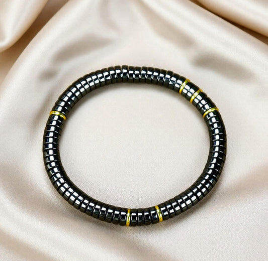 Black Terahertz Bead and Gold Spacer Elastic Bracelet – A stylish, minimalist, unisex magnetic therapy accessory featuring a striking gold-and-black contrast.