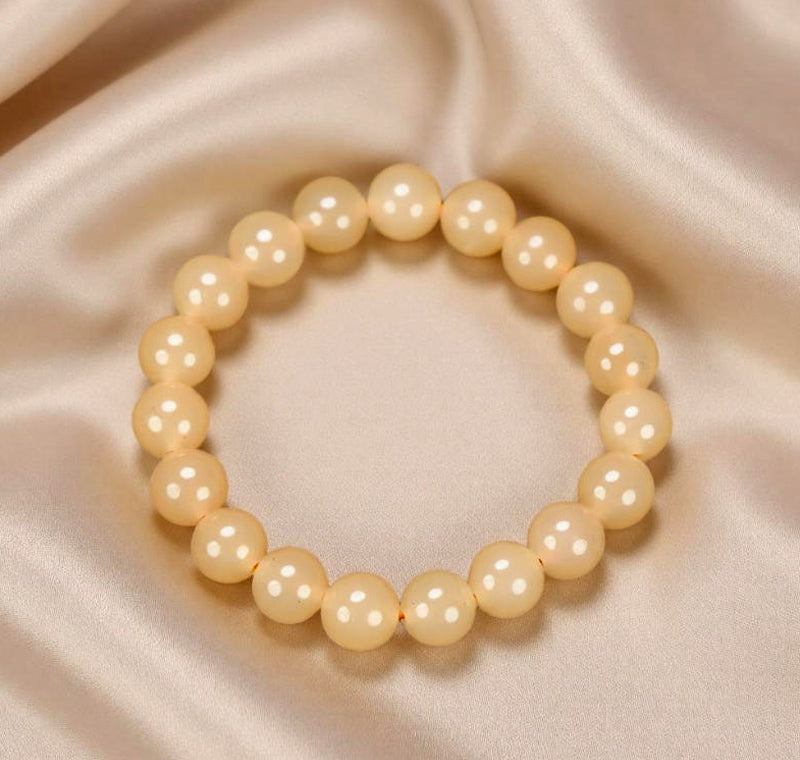 Creamy white chalcedony elastic bracelet with large round beads smooth and lustrous like fine jade, minimalist and pure, exuding elegant sophistication.