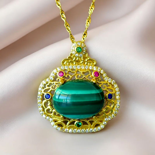 An 18K gold necklace featuring a natural malachite inlay, accented with colored gemstones and framed by an openwork border of auspicious cloud motifs.