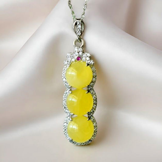 Natural Beeswax "Lucky Bean" 925 Silver Necklace – Plump "Lucky Bean" Bead Symbolizing Abundant Wealth and a Triple Blessing of Fortune and Prosperity.