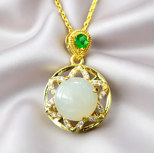 Hetian jade hexagonal star disc zircon necklace – milky white Hetian jade with golden grain teardrop clasp, elegant and noble. Comes with an exquisite gift box
