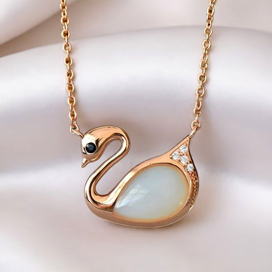 Hetian jade swan-shaped rose gold pendant necklace – Warm, milky white Hetian jade swan, romantic, elegant, noble and charming. Comes with a beautiful gift box