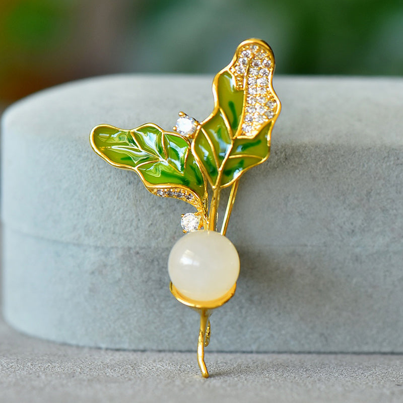 Hetian white jade radish brooch | Enameled green leaf zircon gold-plated plant corsage, suitable for everyday wear.
