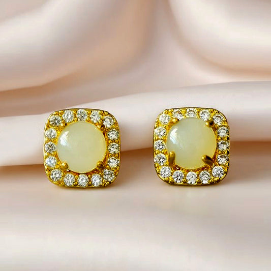 Pair of Gold-Set Square Stud Earrings with Rounded Corners (Hetian Jade) – Minimalist and Elegant Four-Prong Setting