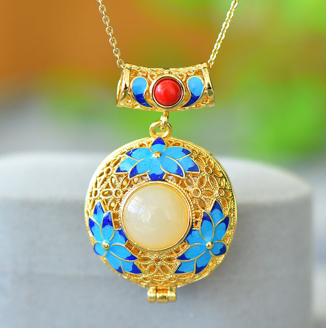 etian Jade and Gold Openwork Enamel Sachet Pendant Necklace – A Classic, Luxurious Collector's Piece  Suitable as a precious keepsake gift.
