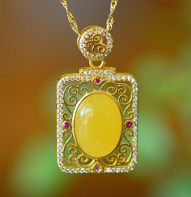 Natural amber with golden cloud pattern pendant necklace – rich, vibrant yellow amber in a courtly style, symbolizing wealth and opulence.