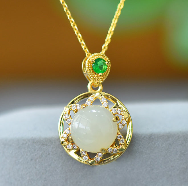 Hetian jade hexagonal star disc zircon necklace – milky white Hetian jade with golden grain teardrop clasp, elegant and noble. Comes with an exquisite gift box