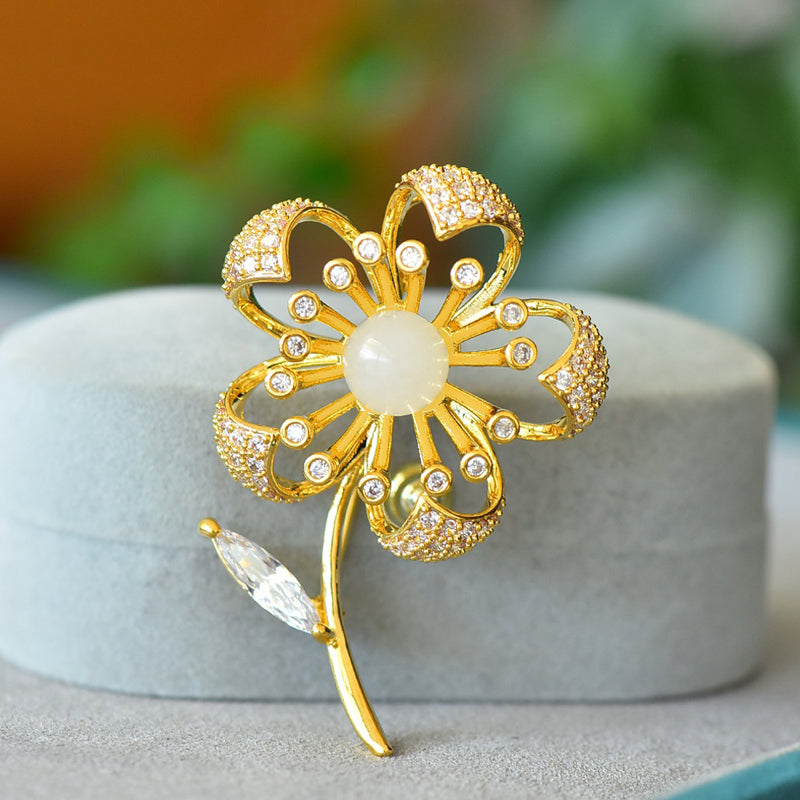 Openwork floral white jade brooch | Zircon-embellished gold-plated four-leaf brooch, dazzling and radiant.  Comes with an exquisite gift box