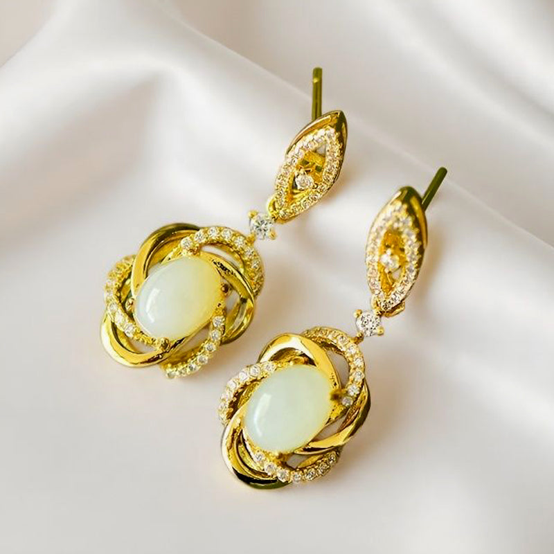 A pair of Hetian jade gold twisted scroll spherical earrings – Hetian jade, noble, elegant, luxurious and grand.