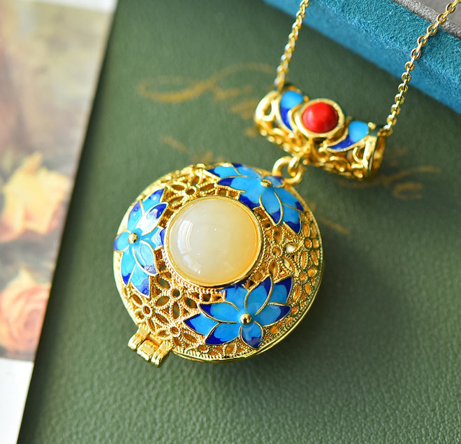 etian Jade and Gold Openwork Enamel Sachet Pendant Necklace – A Classic, Luxurious Collector's Piece  Suitable as a precious keepsake gift.