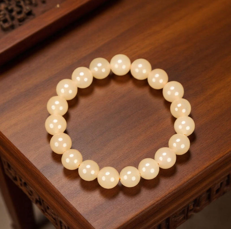 Creamy white chalcedony elastic bracelet with large round beads smooth and lustrous like fine jade, minimalist and pure, exuding elegant sophistication.
