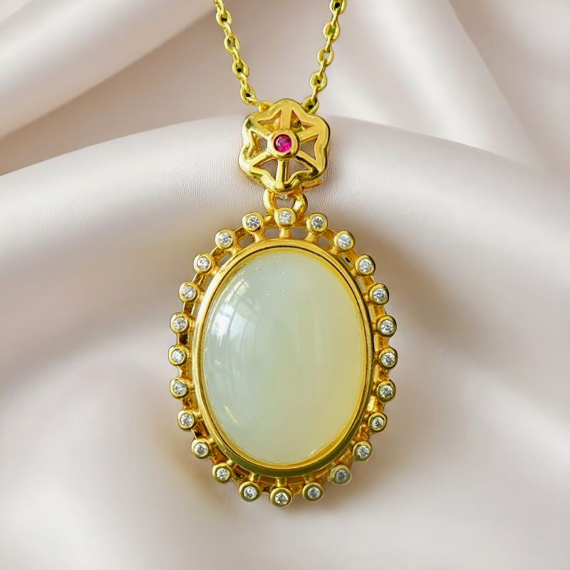 Hetian jade pendant necklace with gold polka dot lace trim, ruby, and hexagonal star clasp. Stylish and elegant.Mellow, refined, noble, and elegant.