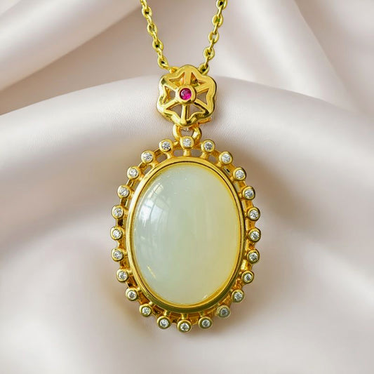 Hetian jade pendant necklace with gold polka dot lace trim, ruby, and hexagonal star clasp. Stylish and elegant.Mellow, refined, noble, and elegant.
