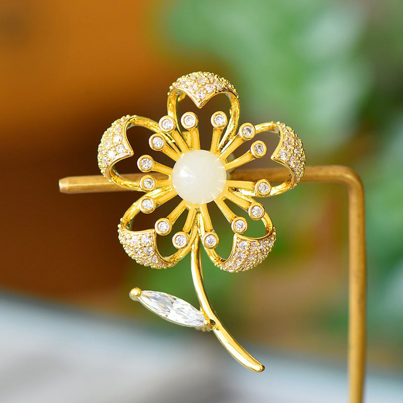 Openwork floral white jade brooch | Zircon-embellished gold-plated four-leaf brooch, dazzling and radiant.  Comes with an exquisite gift box