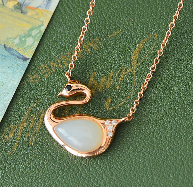 Hetian jade swan-shaped rose gold pendant necklace – Warm, milky white Hetian jade swan, romantic, elegant, noble and charming. Comes with a beautiful gift box
