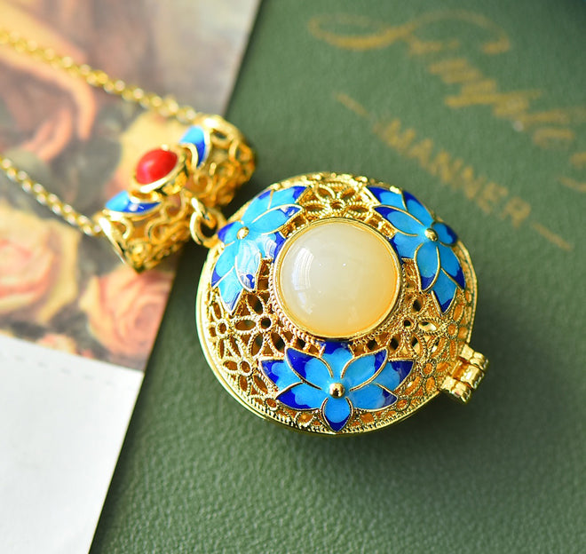 etian Jade and Gold Openwork Enamel Sachet Pendant Necklace – A Classic, Luxurious Collector's Piece  Suitable as a precious keepsake gift.