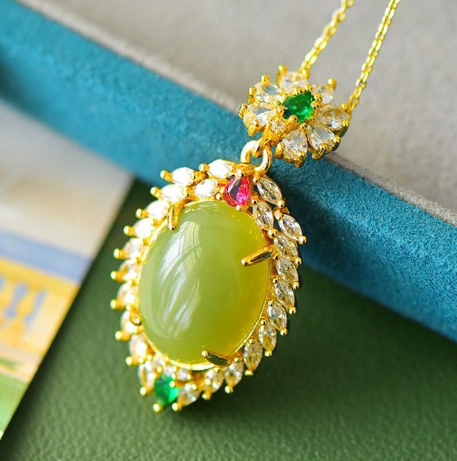 "Snowflake-Topped Pendant Necklace: Verdant Hetian Jade Accented with Ruby and Zircon Petals—An Elegant and Luxurious Design   Comes with a beautiful gift box