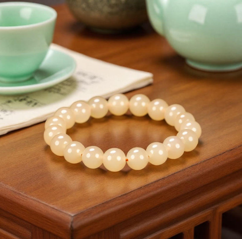 Creamy white chalcedony elastic bracelet with large round beads smooth and lustrous like fine jade, minimalist and pure, exuding elegant sophistication.
