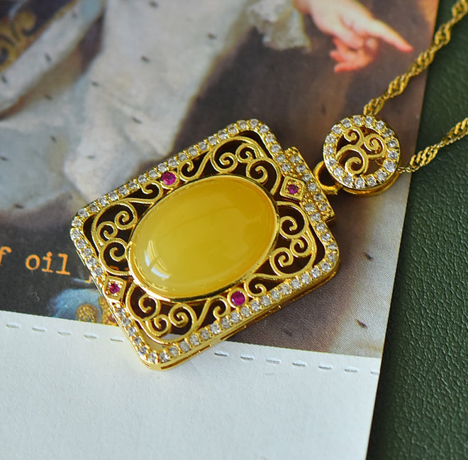 Natural amber with golden cloud pattern pendant necklace – rich, vibrant yellow amber in a courtly style, symbolizing wealth and opulence.