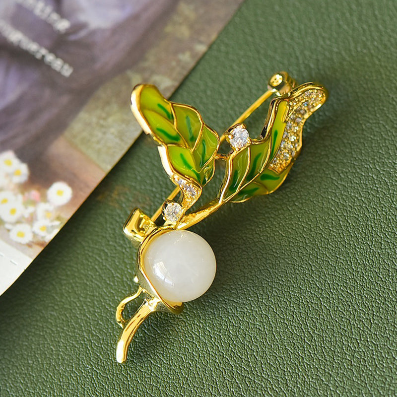 Hetian white jade radish brooch | Enameled green leaf zircon gold-plated plant corsage, suitable for everyday wear.