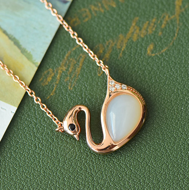 Hetian jade swan-shaped rose gold pendant necklace – Warm, milky white Hetian jade swan, romantic, elegant, noble and charming. Comes with a beautiful gift box