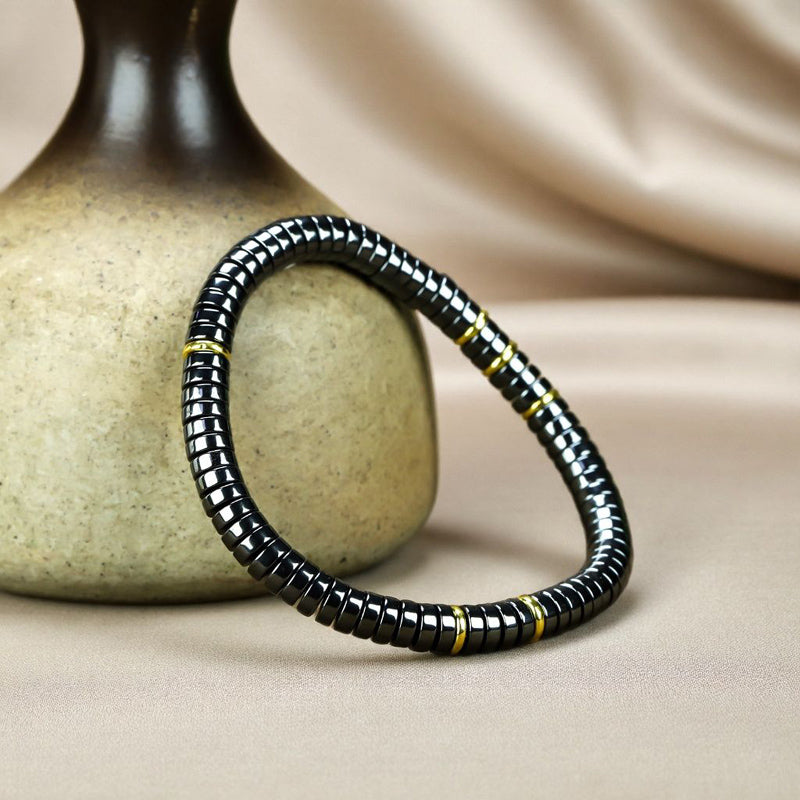 Black Terahertz Bead and Gold Spacer Elastic Bracelet – A stylish, minimalist, unisex magnetic therapy accessory featuring a striking gold-and-black contrast.