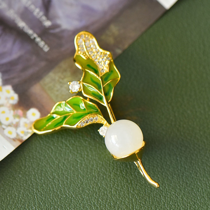 Hetian white jade radish brooch | Enameled green leaf zircon gold-plated plant corsage, suitable for everyday wear.