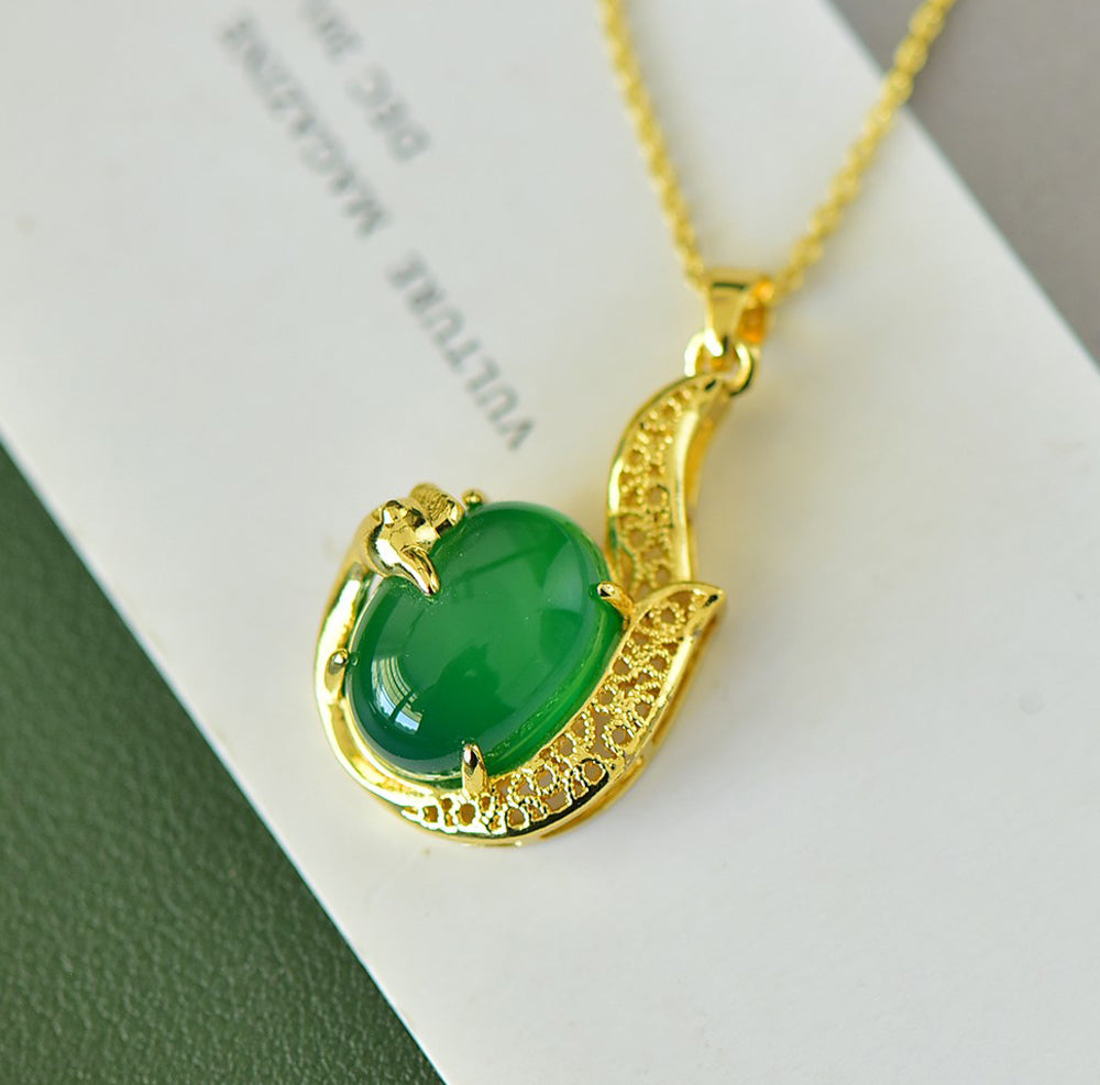 Phoenix-shaped emerald jade necklace – Golden phoenix tail feathers inlaid with emerald jade