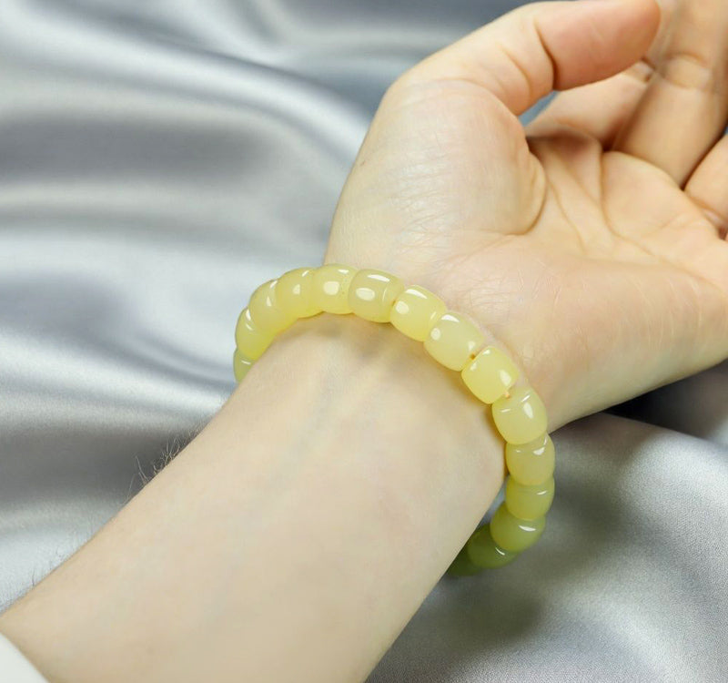 Yellow-green chalcedony barrel bead plain elastic bracelet – fresh and even color, matte and warm texture, simple and pure.