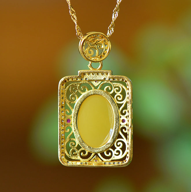 Natural amber with golden cloud pattern pendant necklace – rich, vibrant yellow amber in a courtly style, symbolizing wealth and opulence.