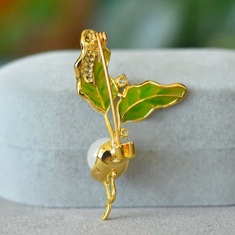Hetian white jade radish brooch | Enameled green leaf zircon gold-plated plant corsage, suitable for everyday wear.