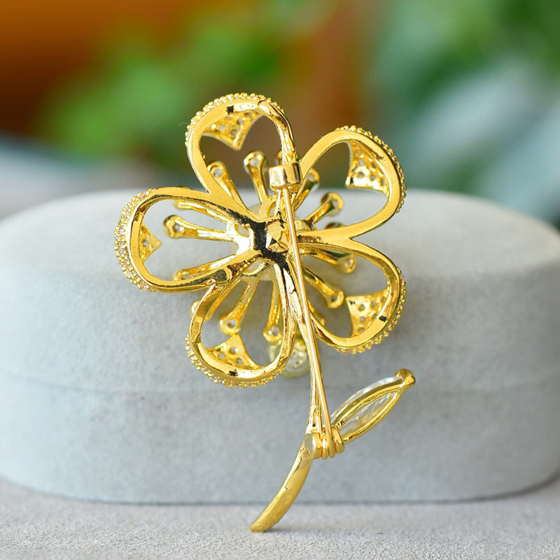 Openwork floral white jade brooch | Zircon-embellished gold-plated four-leaf brooch, dazzling and radiant.  Comes with an exquisite gift box