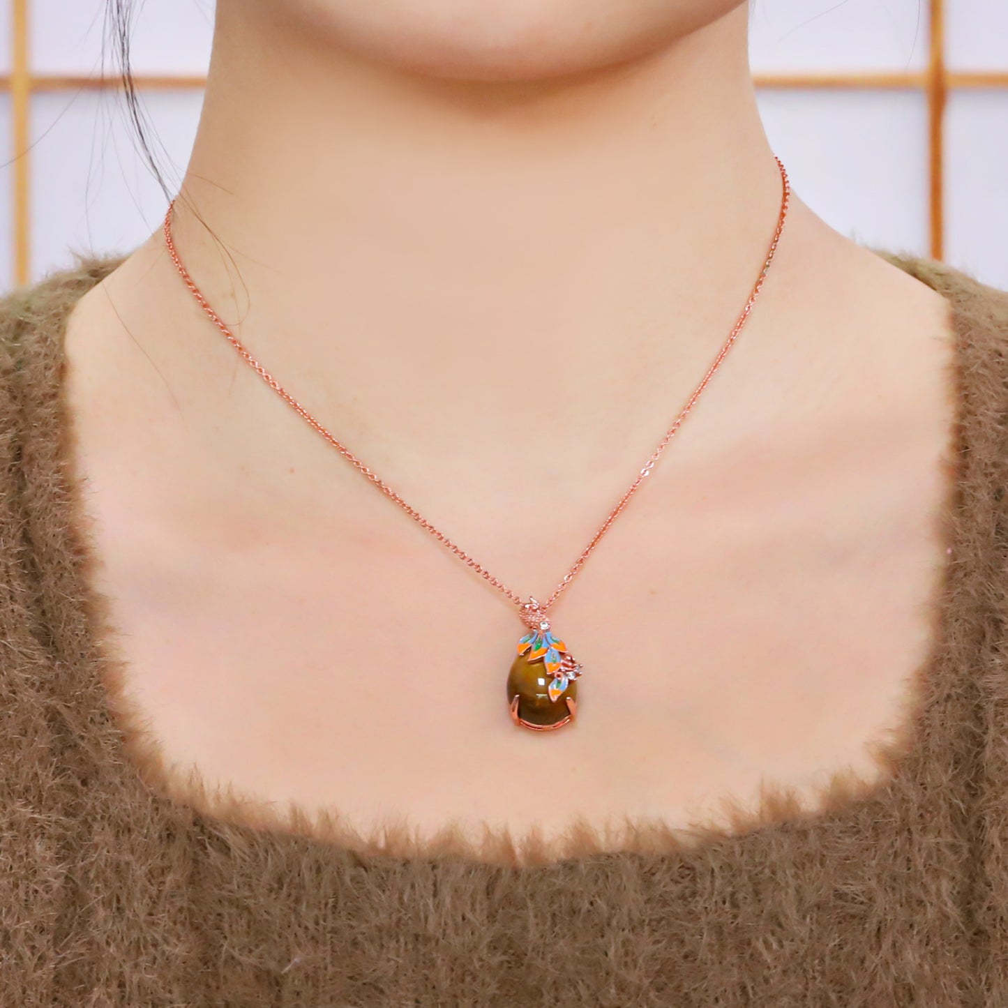Natural tiger's eye, teardrop shape, enamel peacock, rose gold necklace, embellished with zircon, luxurious and elegant.