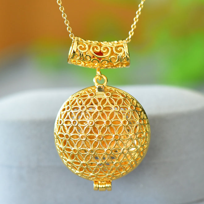 etian Jade and Gold Openwork Enamel Sachet Pendant Necklace – A Classic, Luxurious Collector's Piece  Suitable as a precious keepsake gift.