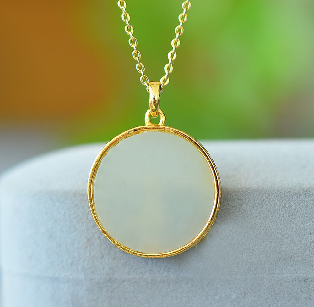 Hetian jade necklace with gold-patterned, exquisitely carved Sun Wukong (Monkey King) mythological figure reliefCraftsmanship.  Suitable for daily wear