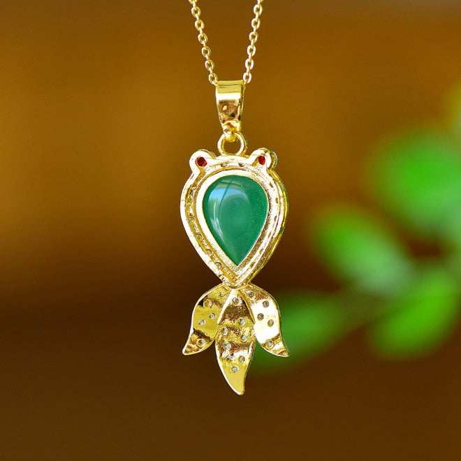 Emerald-Green Chalcedony Goldfish-Shaped Necklace with Ruby Eyes – A charming "wealth-attracting" goldfish symbolizing abundant prosperity and good fortune.