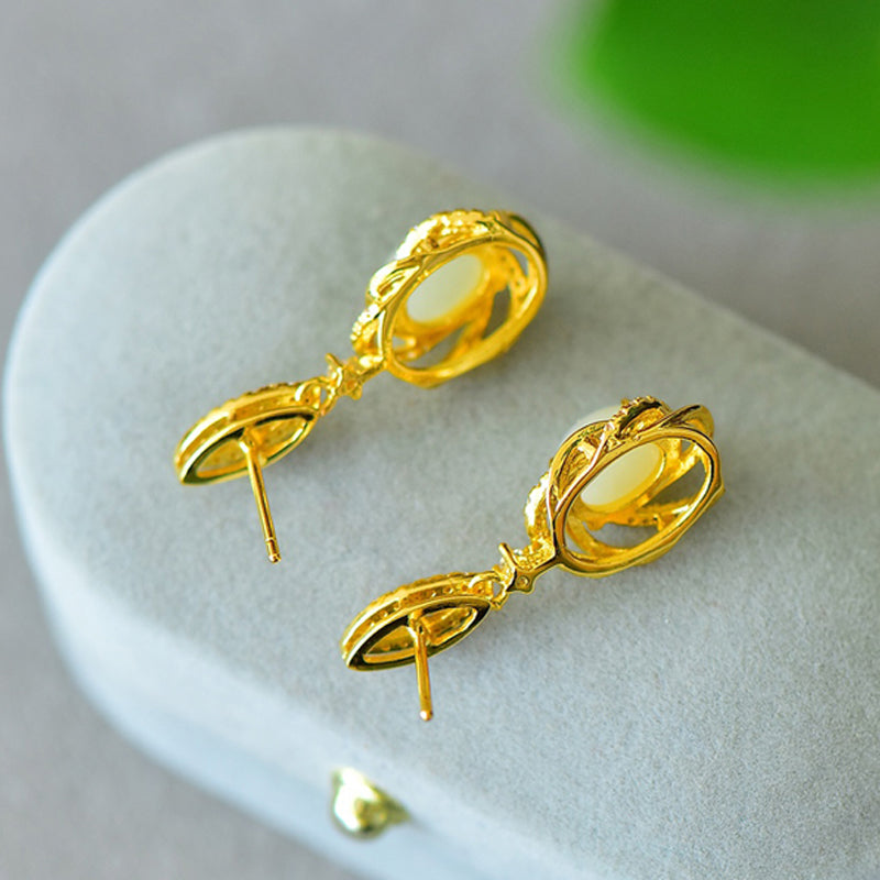 A pair of Hetian jade gold twisted scroll spherical earrings – Hetian jade, noble, elegant, luxurious and grand.