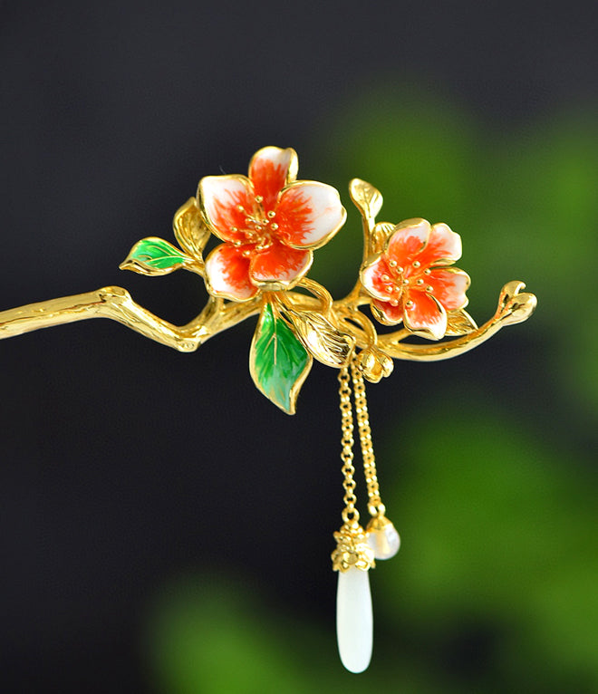 Enameled peach blossom and emerald green leaves, Hetian jade teardrop gold hairpin – a classic Hanfu style, elegant, romantic, and sophisticated piece.