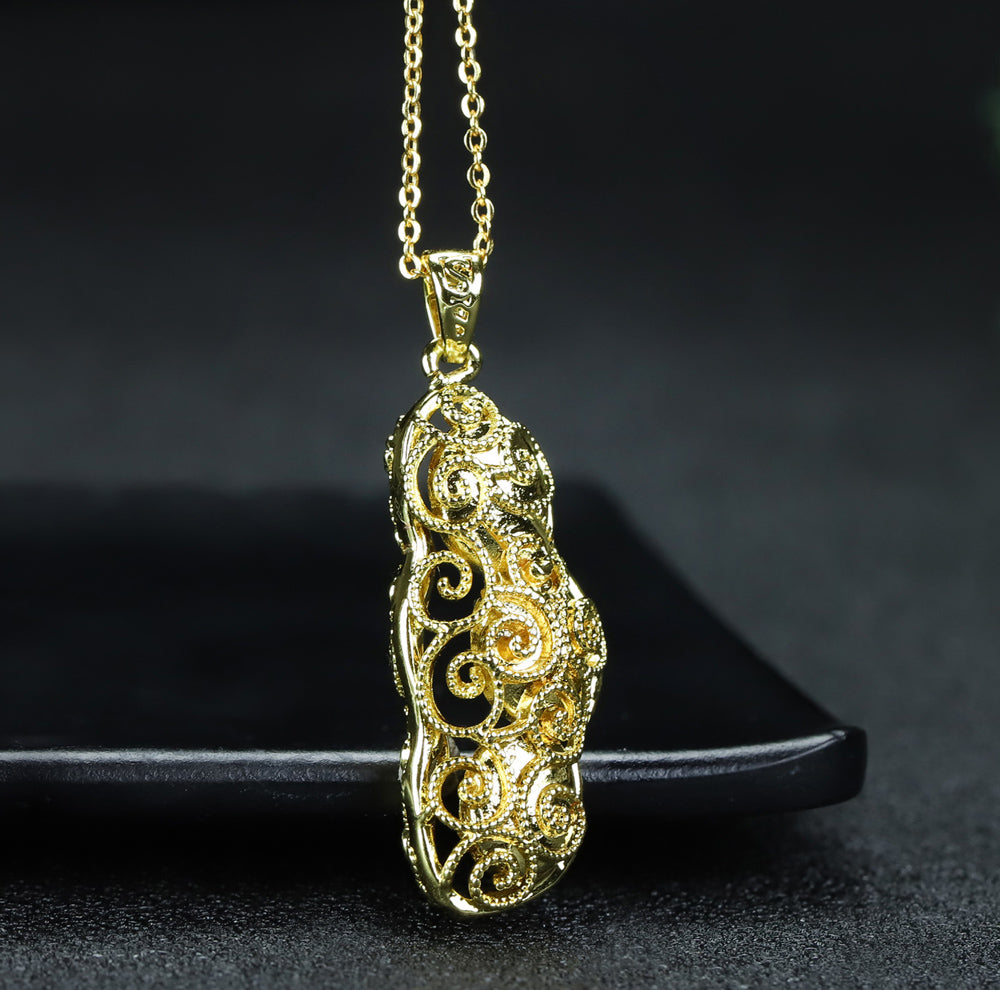 Nanhong Agate Pea Pod Pendant Necklace with Gold Openwork Setting – Auspicious Symbol of Abundant Offspring and Good Fortune