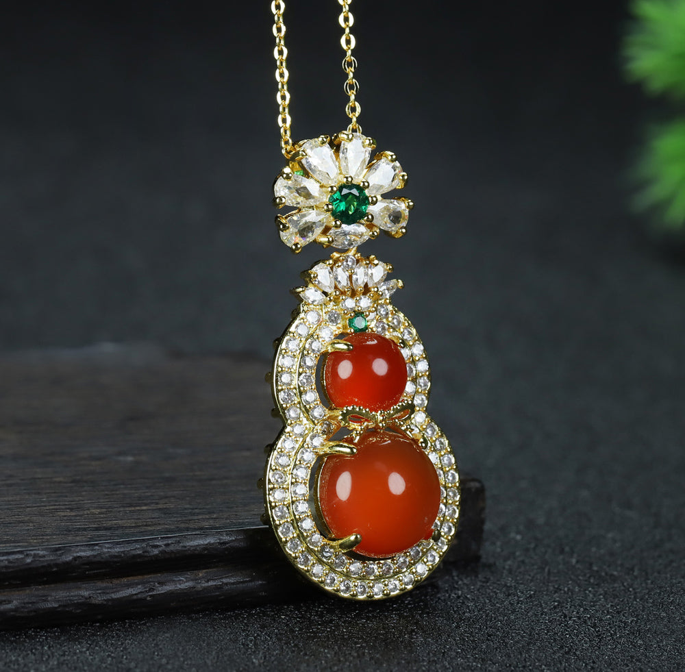 Nanhong Agate Gourd and Emerald Necklace – Accented with Double-Layered Zircon; Symbolizing Double Blessings, Prosperity, and Auspiciousness.
