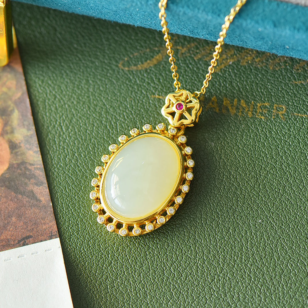 Hetian jade pendant necklace with gold polka dot lace trim, ruby, and hexagonal star clasp. Stylish and elegant.Mellow, refined, noble, and elegant.
