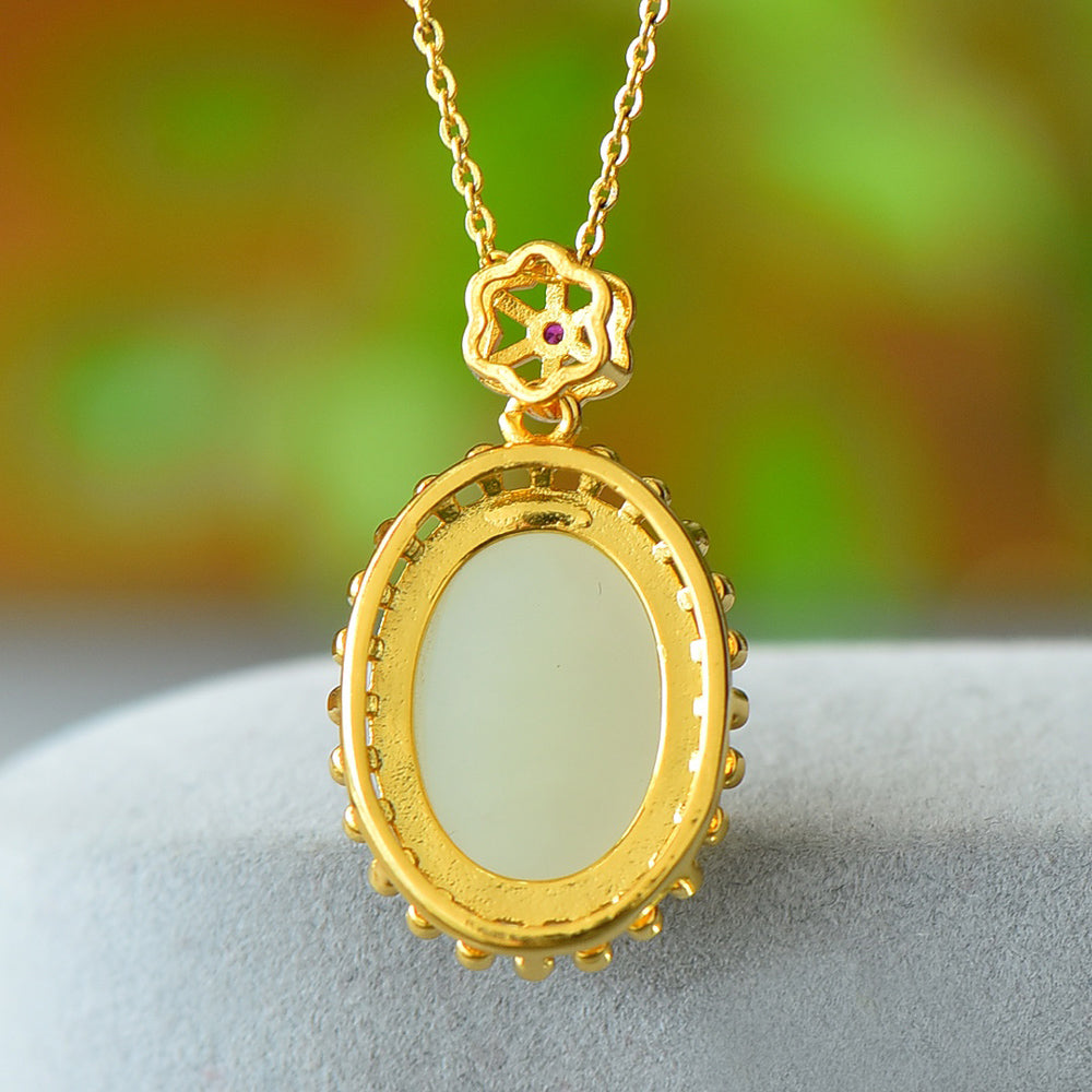 Hetian jade pendant necklace with gold polka dot lace trim, ruby, and hexagonal star clasp. Stylish and elegant.Mellow, refined, noble, and elegant.